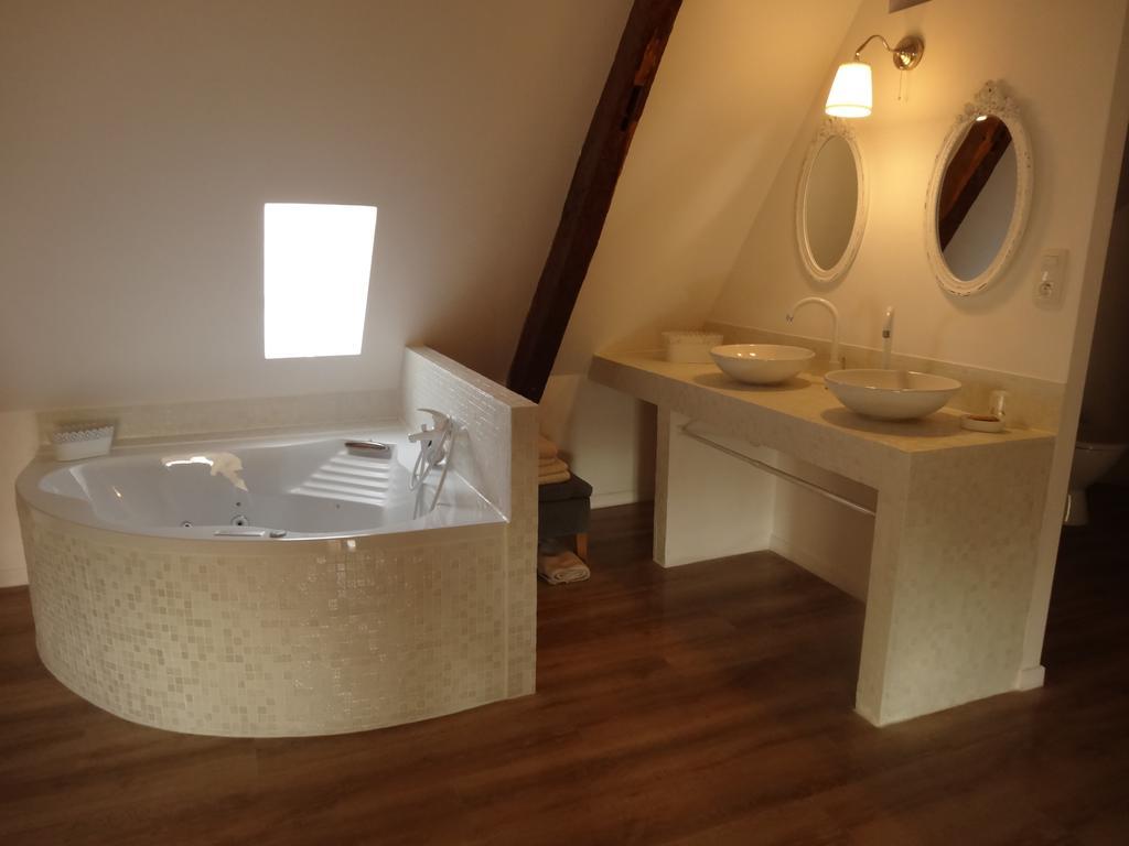 La Bromontoise Chambres D'Hotes Pontgibaud Eksteriør billede